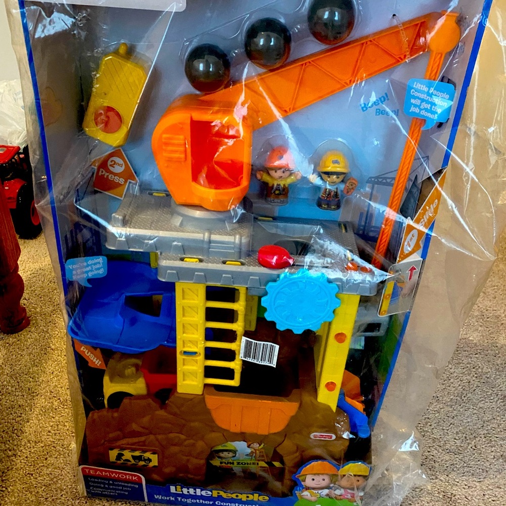 Fisher-price Little People work together construction site!